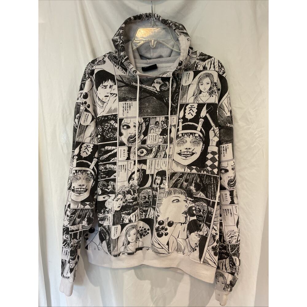 Junji Ito Art Crunchy Roll Japanese Horror Manga Anime Print Hoodie Size Medium